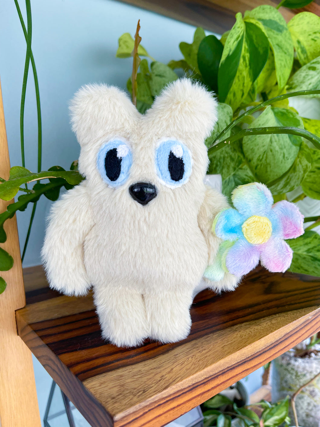 Chonk Bear with flower 🌸